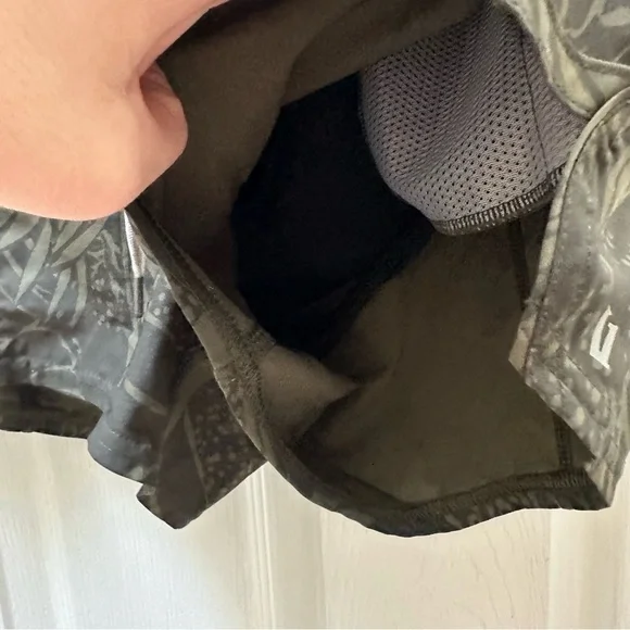 Vuori Oregano Rainforest Green Black Print Drawstring Clementine Shorts athletic - Picture 3 of 6